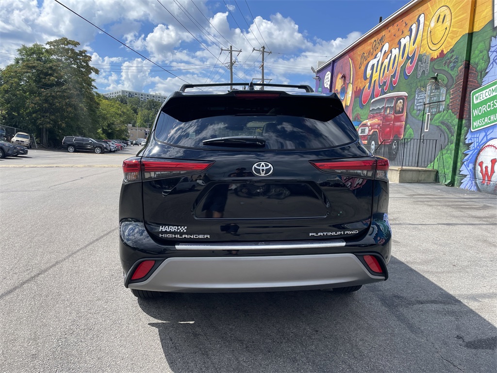 2023 Toyota Highlander Platinum photo 3