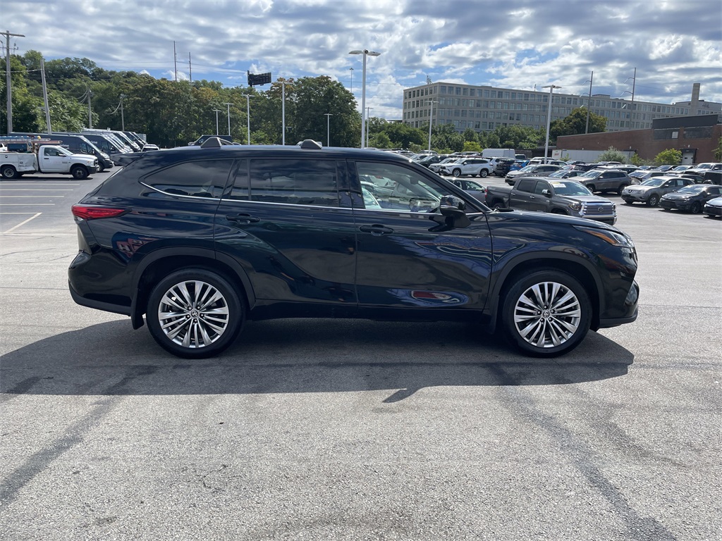 2023 Toyota Highlander Platinum photo 6