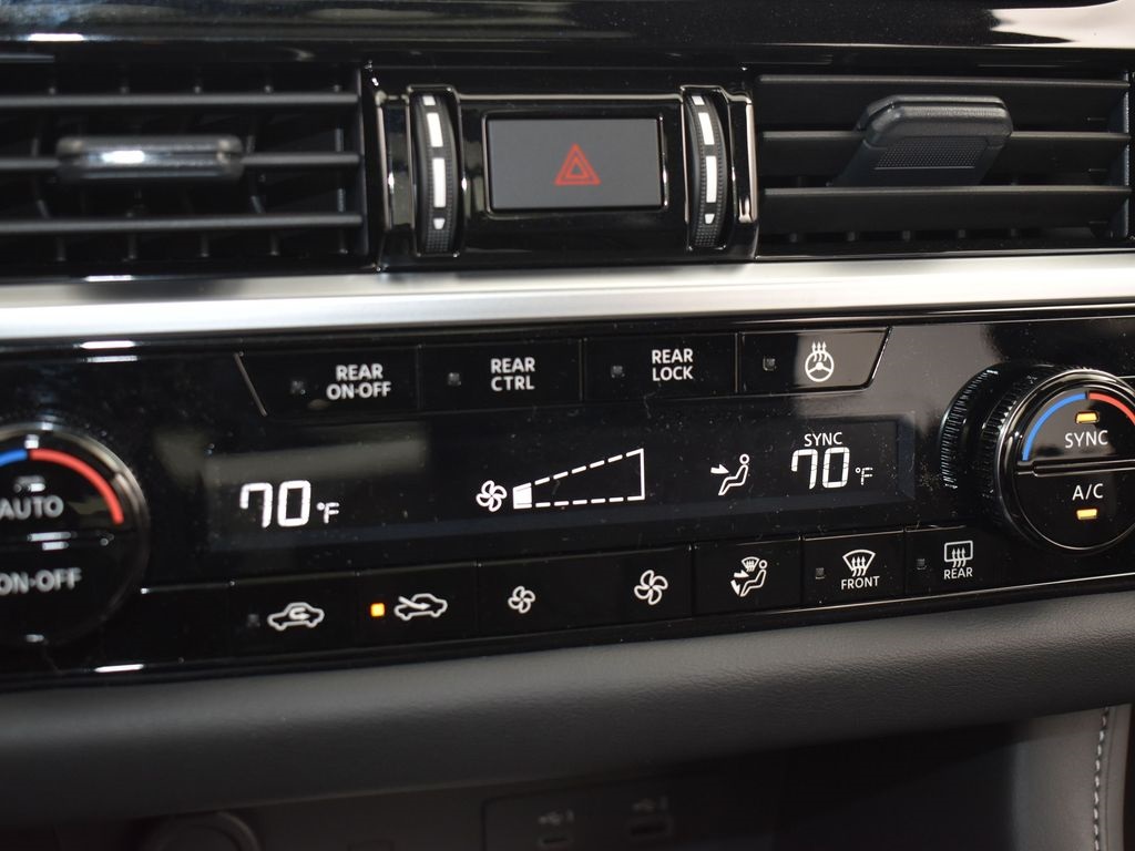 2025 Nissan Pathfinder SL photo 9