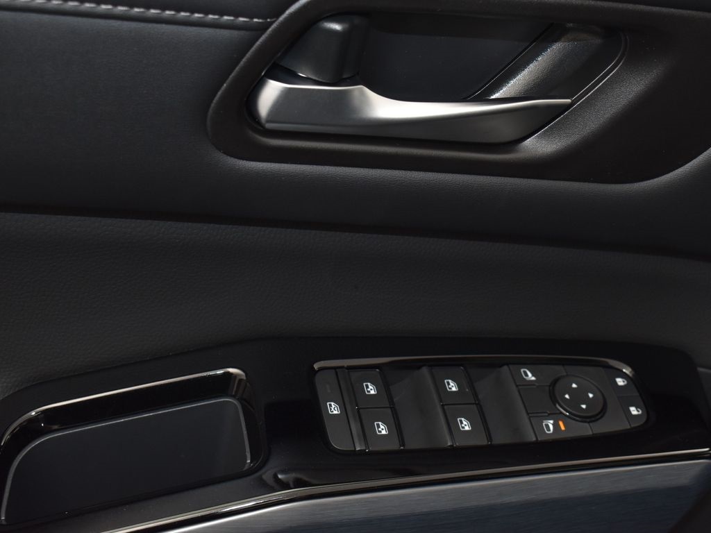 2025 Nissan Pathfinder SL photo 11