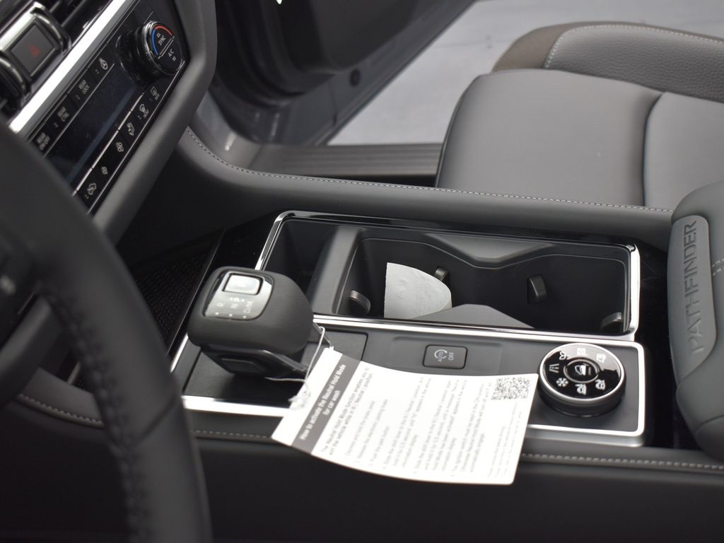 2025 Nissan Pathfinder SL photo 16