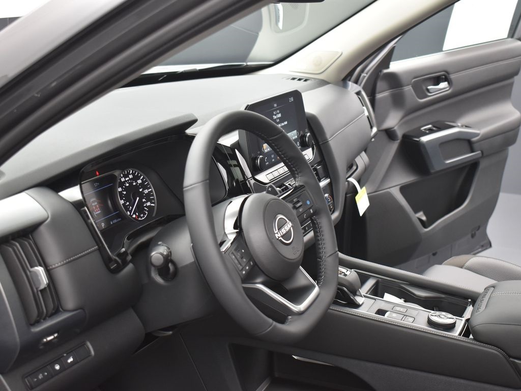 2025 Nissan Pathfinder SL photo 6
