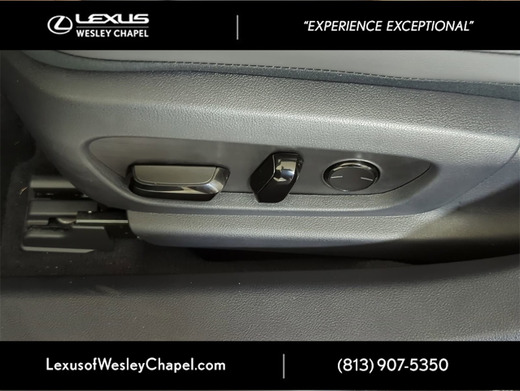 2025 Lexus ES 350 photo 13