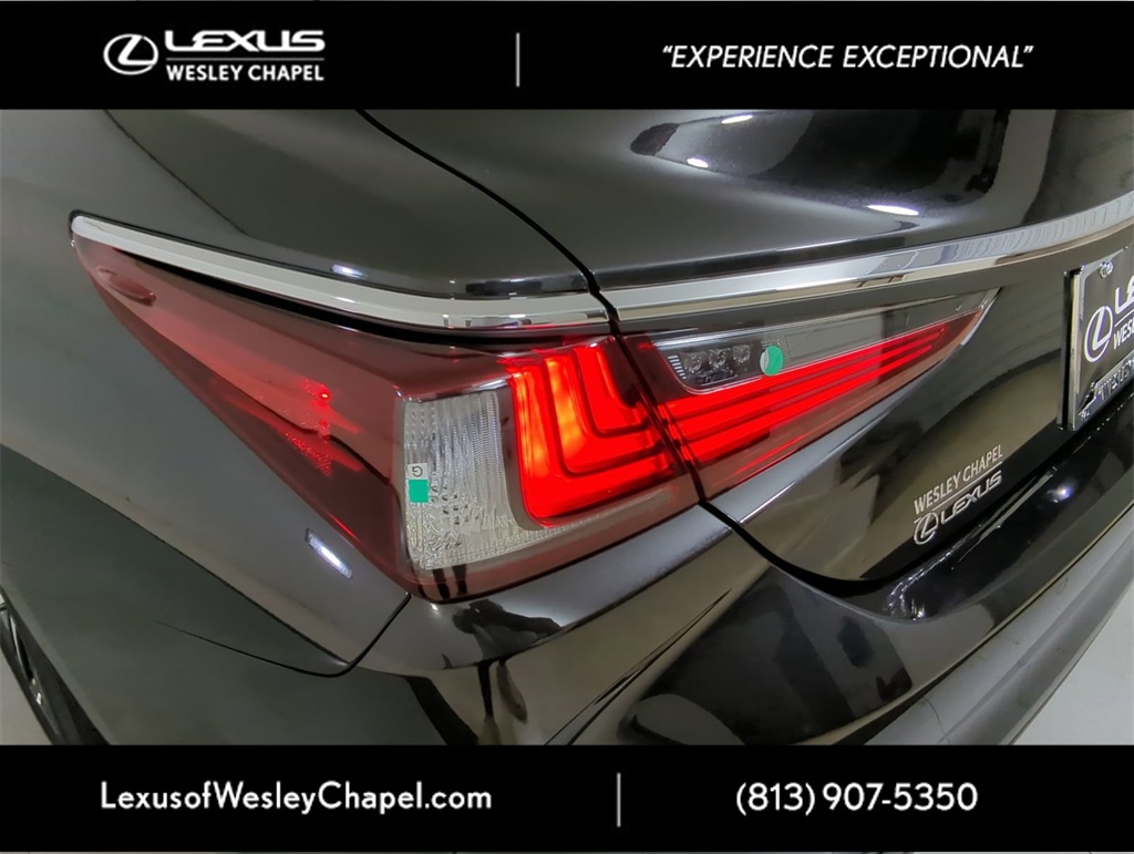 2025 Lexus ES 350 photo 7