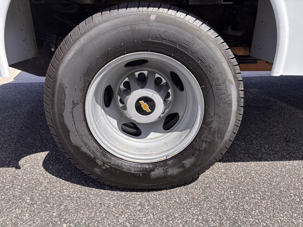 Used 2022 Chevrolet Silverado 3500 Crew Cab DRW 4WD Service Truck for sale #SP1221 - photo 14