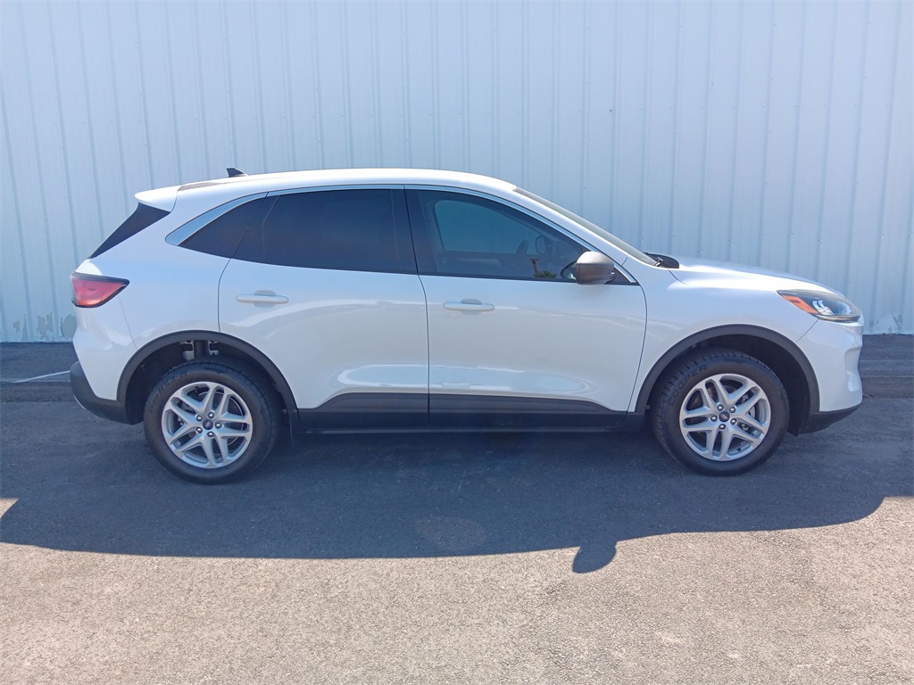 2022 Ford Escape SE Hybrid photo 2