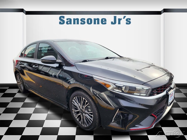 2023 Kia Forte GT-LINE's photo