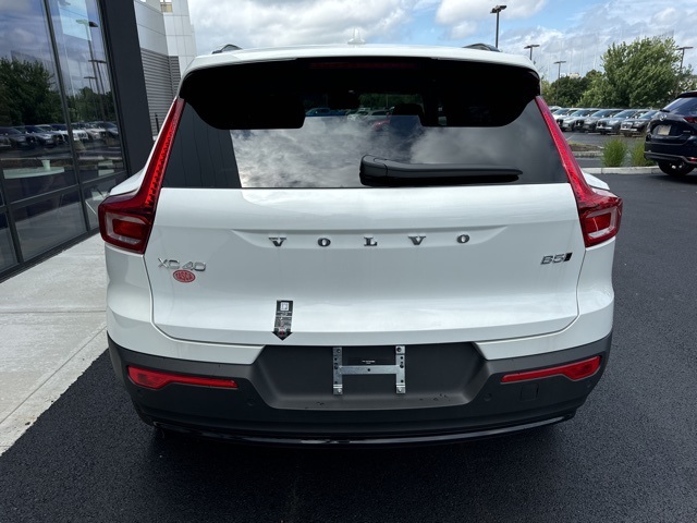 2025 Volvo XC40 Plus photo 4
