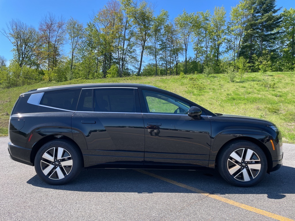 2026 Hyundai Ioniq SEL photo 2