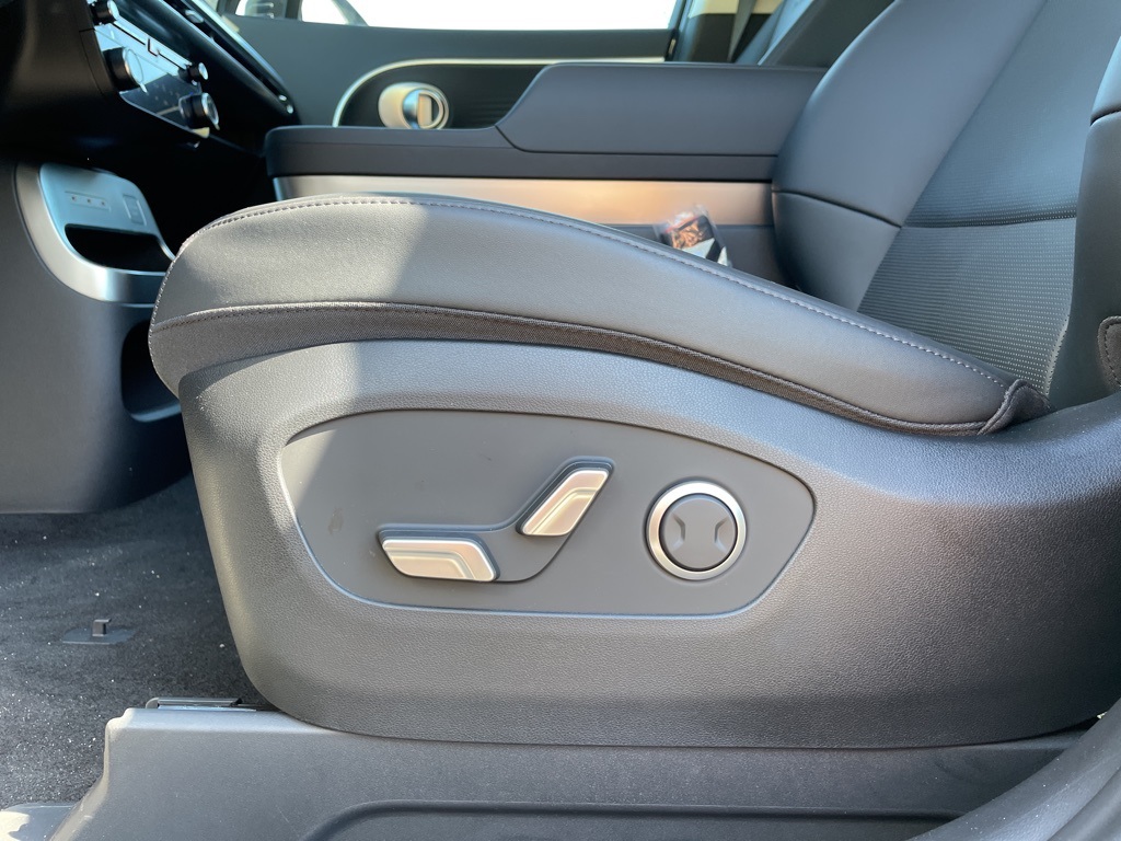 2026 Hyundai Ioniq SEL photo 8