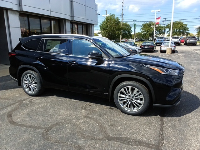 2025 Toyota Highlander Platinum photo 3