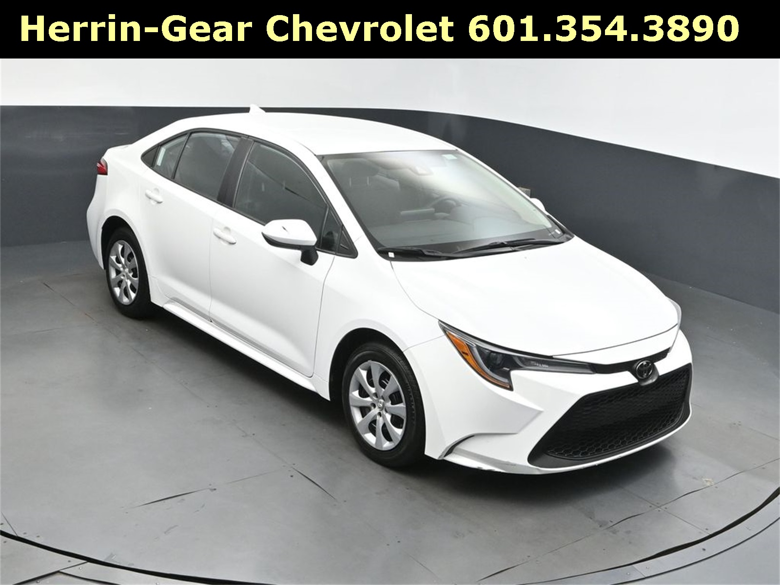 2022 White Toyota Corolla LE Sedan