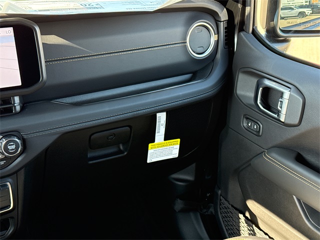 2025 Jeep Wrangler Sahara photo 16