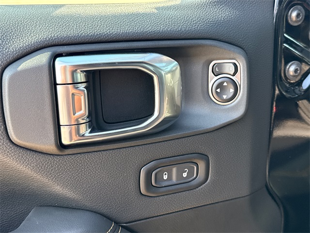 2025 Jeep Wrangler Sahara photo 20