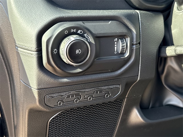 2025 Jeep Wrangler Sahara photo 21