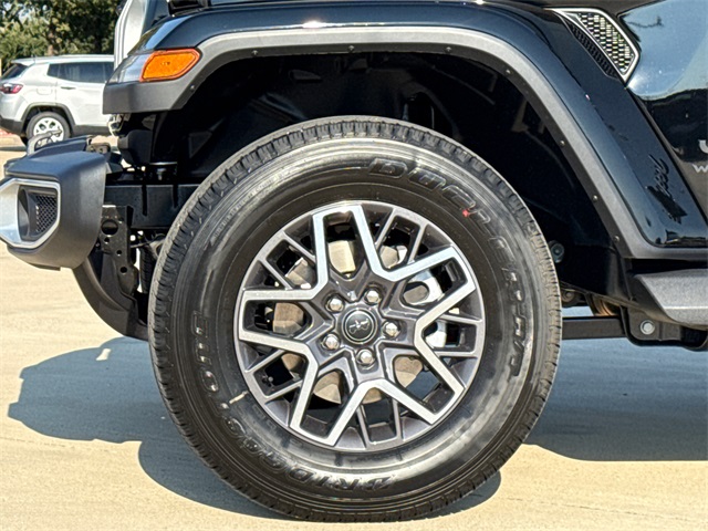 2025 Jeep Wrangler Sahara photo 5