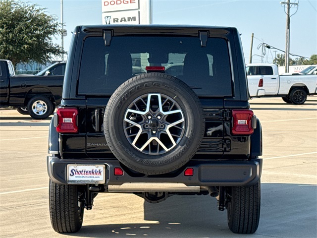 2025 Jeep Wrangler Sahara photo 7