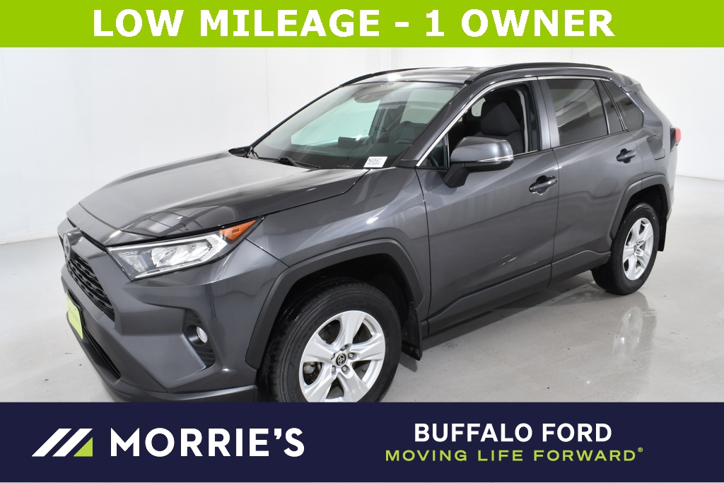 2021 Toyota RAV4 XLE's photo