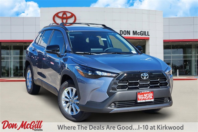 2026 Toyota Corolla Cross LE's photo