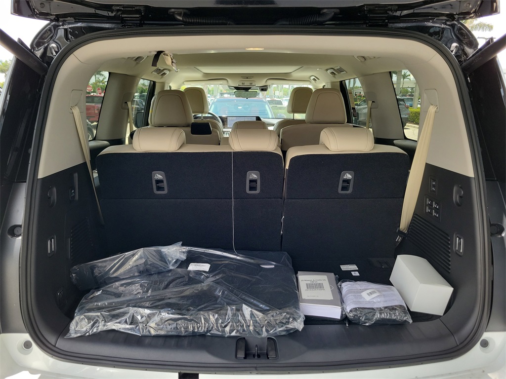 2025 White / Black Nissan Armada Platinum Reserve 4X4 SUV