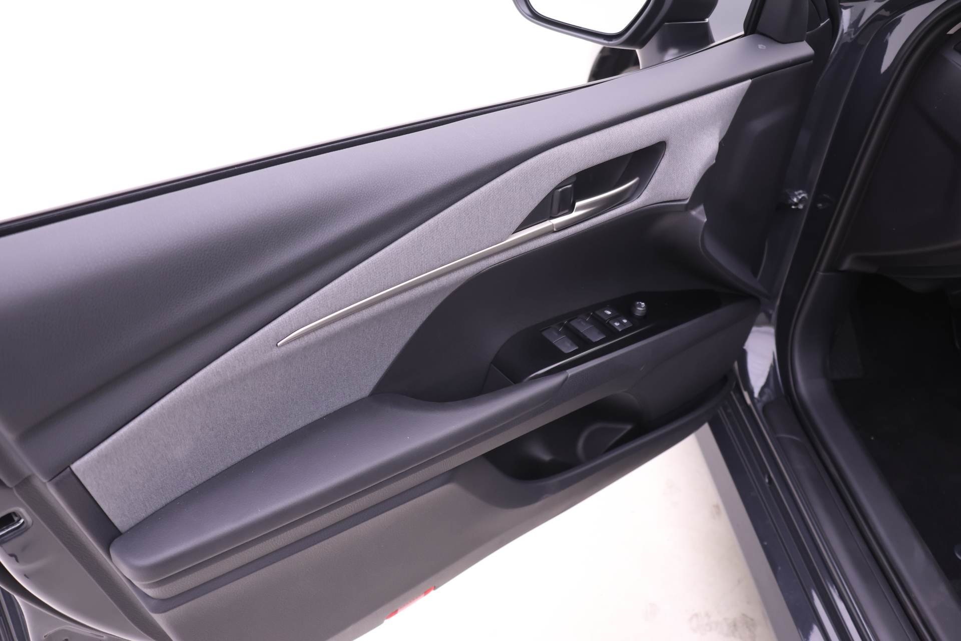 2026 Toyota Camry LE photo 8