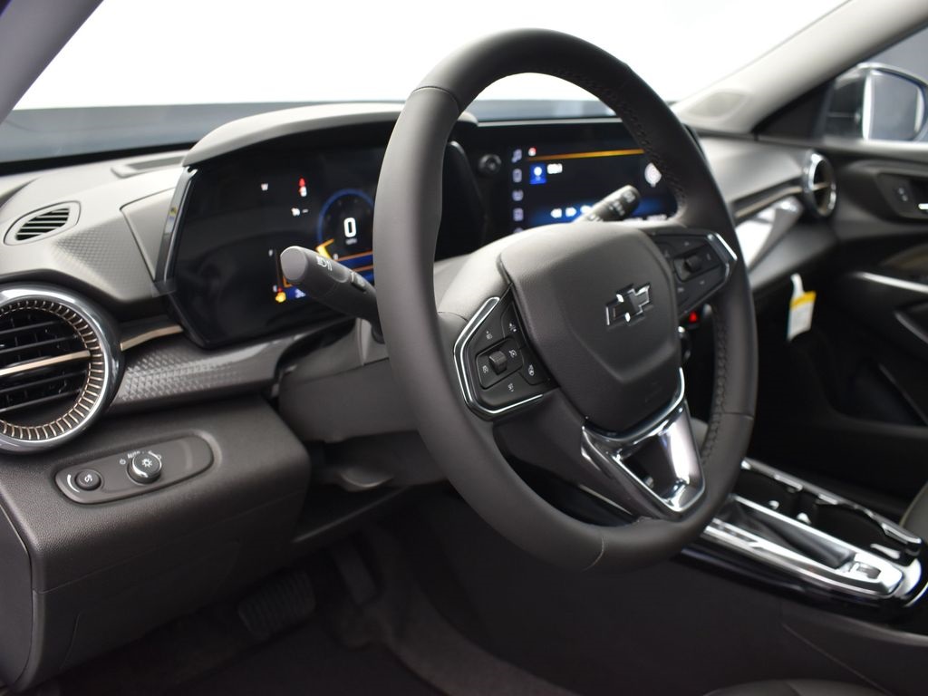 2025 Summit White Chevrolet Trax ACTIV FWD SUV