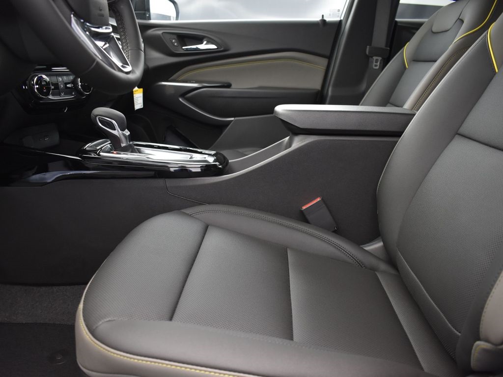 2025 Summit White Chevrolet Trax ACTIV FWD SUV
