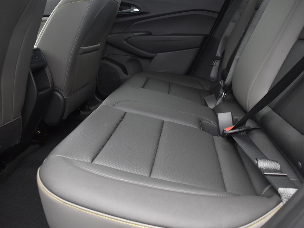 2025 Summit White Chevrolet Trax ACTIV FWD SUV