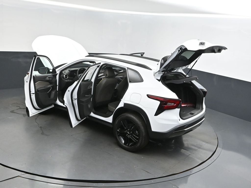 2025 Summit White Chevrolet Trax ACTIV FWD SUV