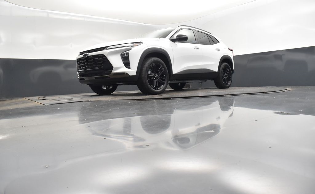 2025 Summit White Chevrolet Trax ACTIV FWD SUV