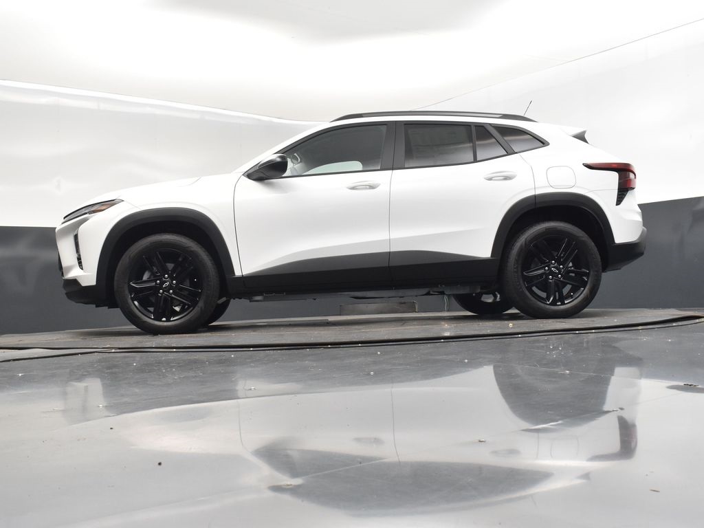 2025 Summit White Chevrolet Trax ACTIV FWD SUV