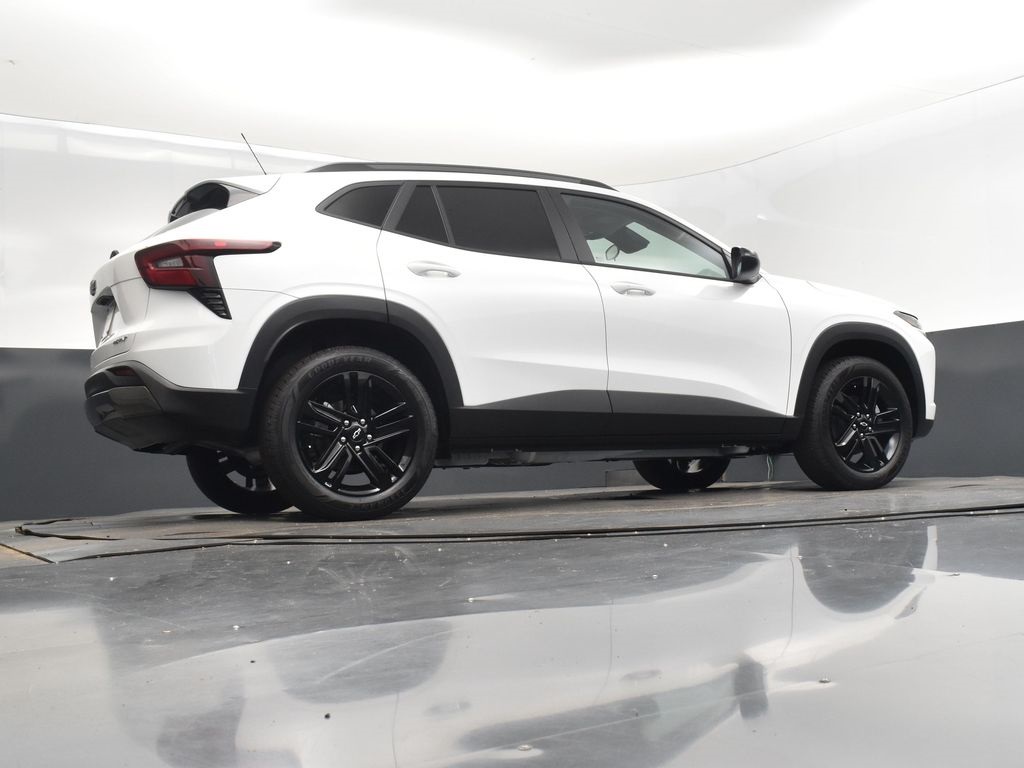 2025 Summit White Chevrolet Trax ACTIV FWD SUV