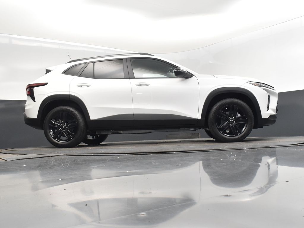 2025 Summit White Chevrolet Trax ACTIV FWD SUV