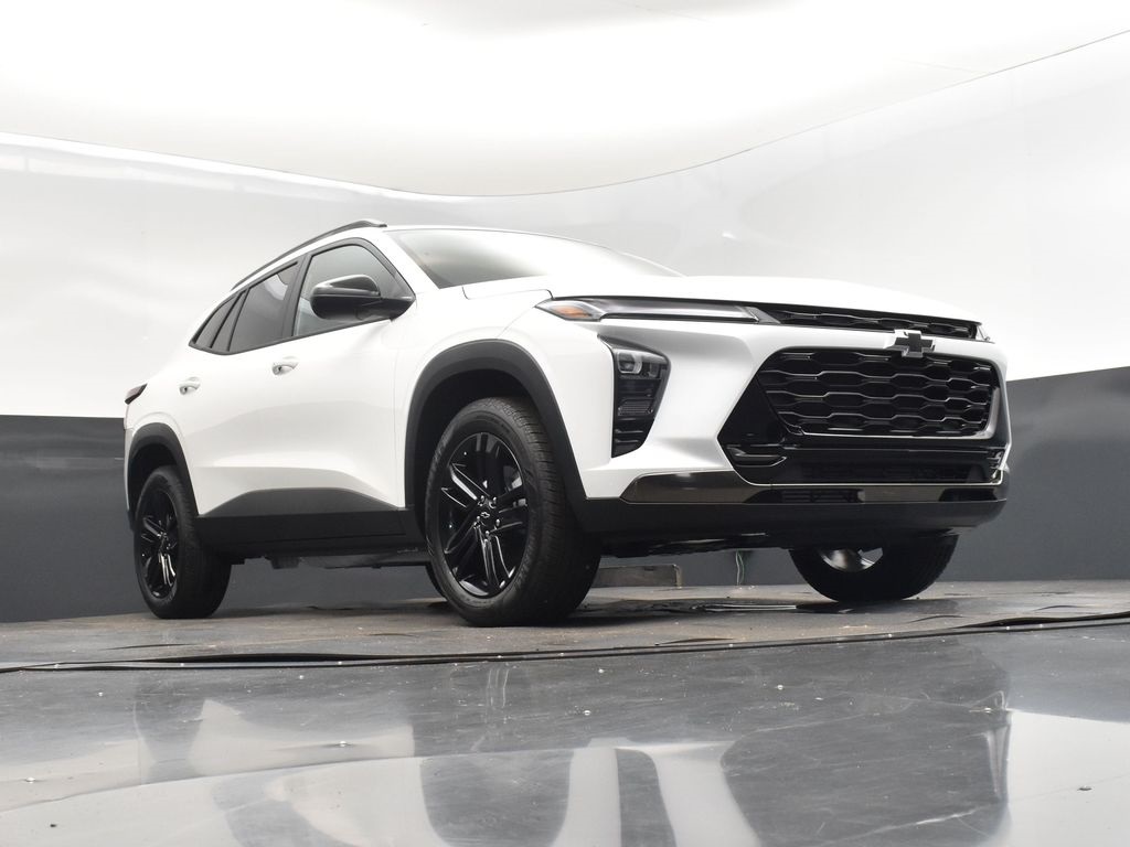 2025 Summit White Chevrolet Trax ACTIV FWD SUV