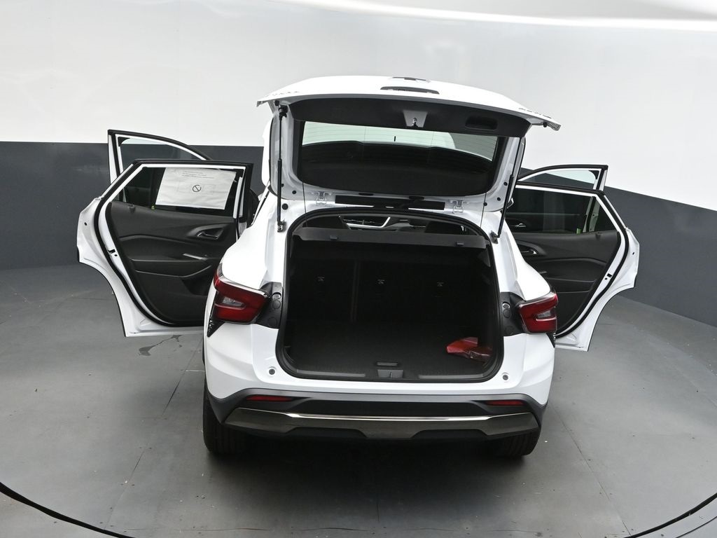 2025 Summit White Chevrolet Trax ACTIV FWD SUV