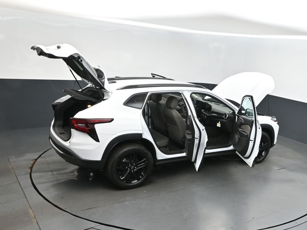 2025 Summit White Chevrolet Trax ACTIV FWD SUV