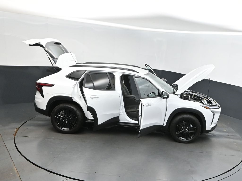 2025 Summit White Chevrolet Trax ACTIV FWD SUV