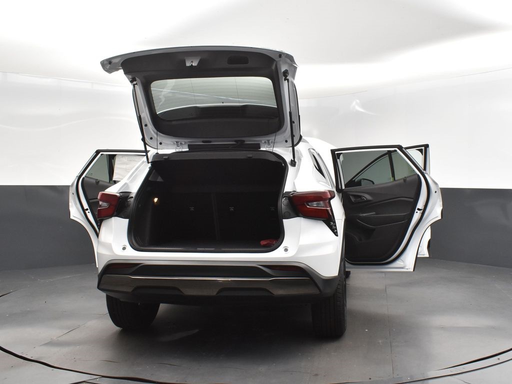 2025 Summit White Chevrolet Trax ACTIV FWD SUV