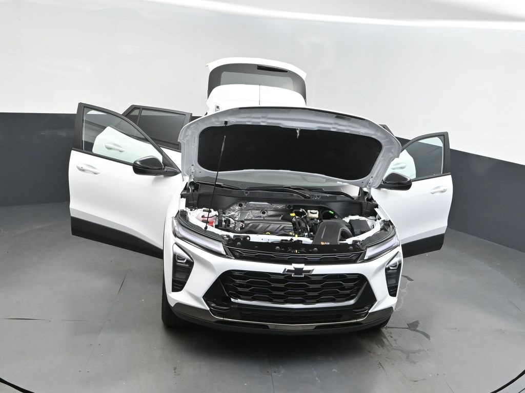 2025 Summit White Chevrolet Trax ACTIV FWD SUV
