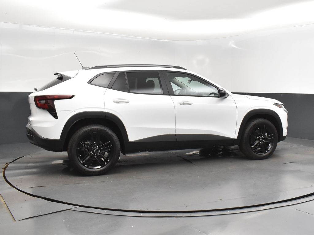 2025 Summit White Chevrolet Trax ACTIV FWD SUV