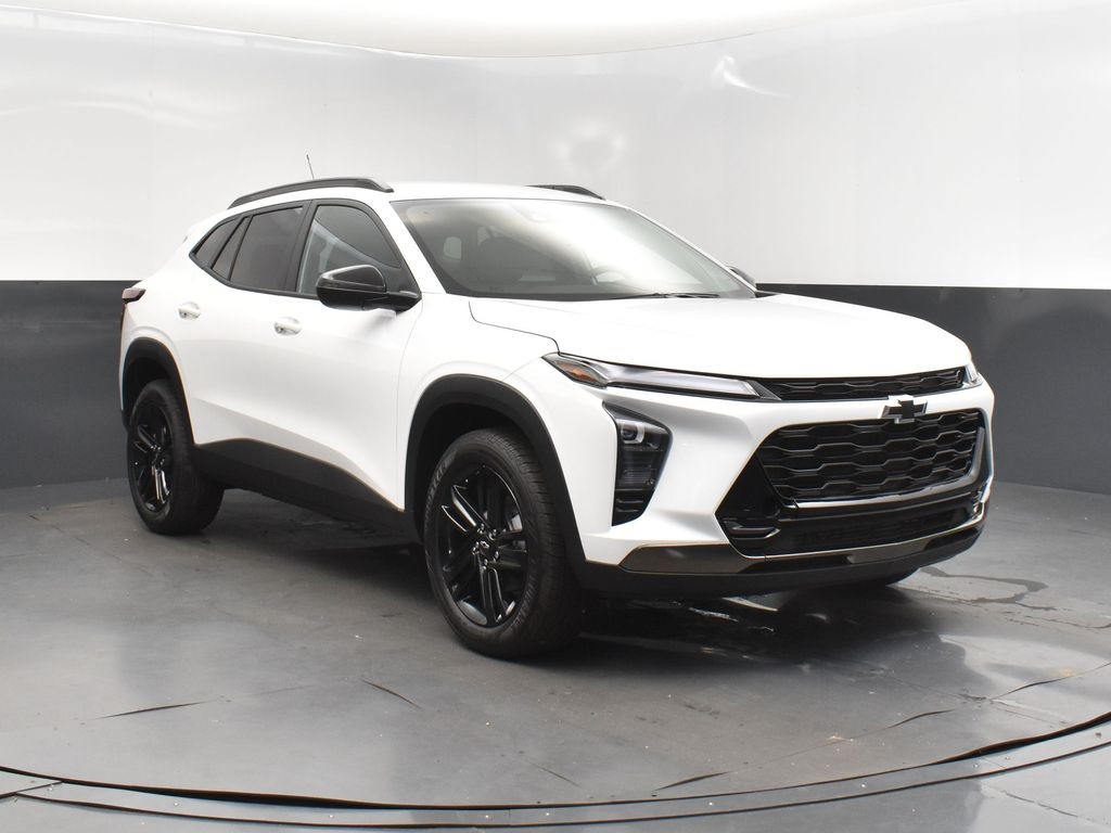 2025 Summit White Chevrolet Trax ACTIV FWD SUV