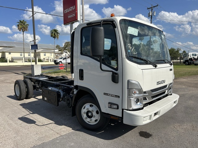 2024 Isuzu NPR HD's photo