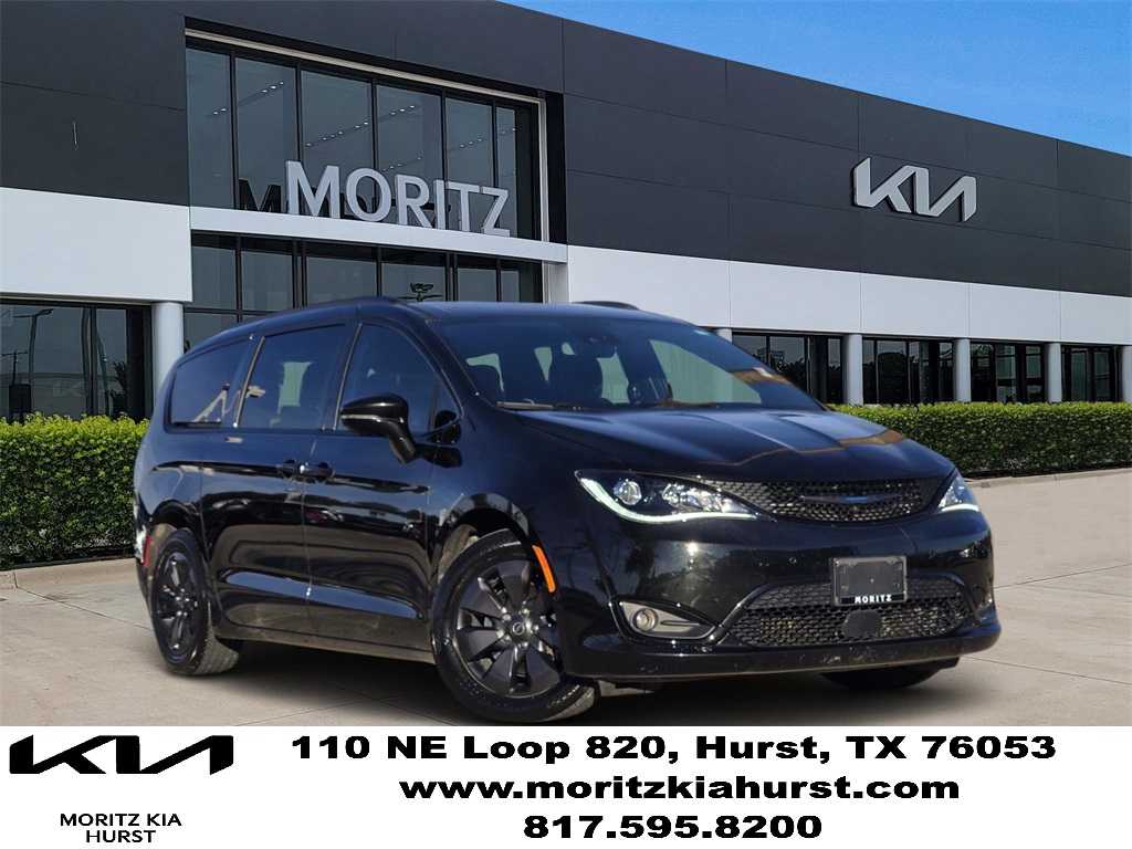 2020 Chrysler Pacifica Hybrid Limited's photo