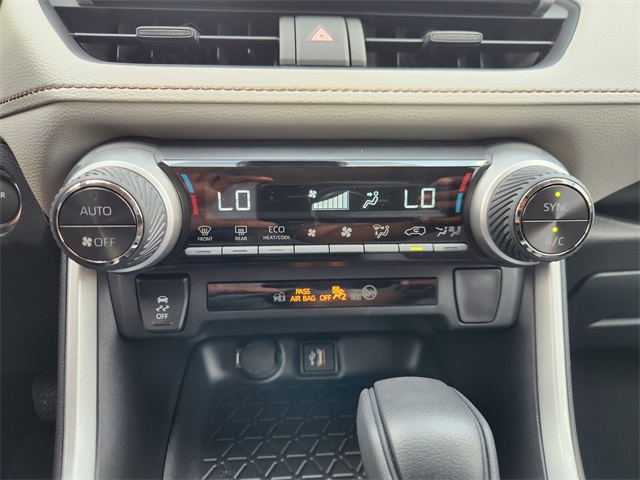 2025 Toyota RAV4 Hybrid XLE photo 6