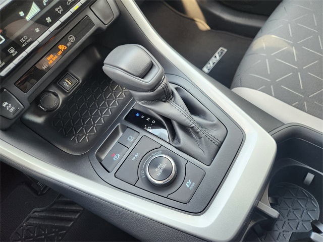 2025 Toyota RAV4 Hybrid XLE photo 7