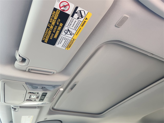 2025 Toyota RAV4 Hybrid XLE photo 10