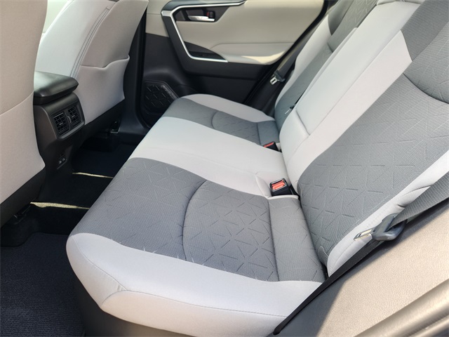 2025 Toyota RAV4 Hybrid XLE photo 13