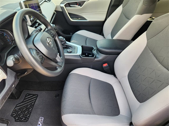 2025 Toyota RAV4 Hybrid XLE photo 2