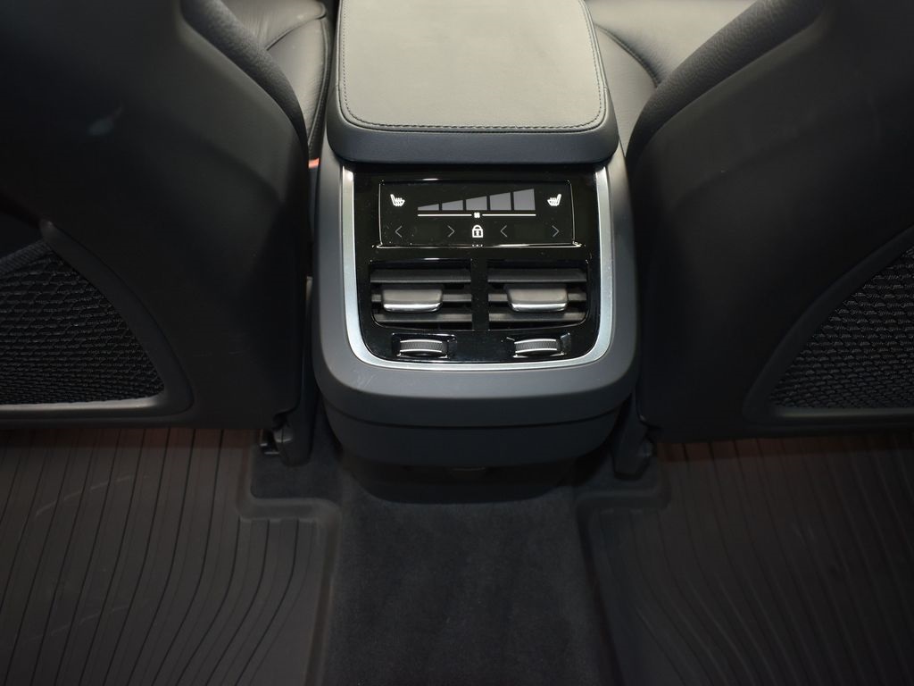 2024 Vapour Gray Metallic Volvo XC90 B6 Plus Bright Theme AWD SUV