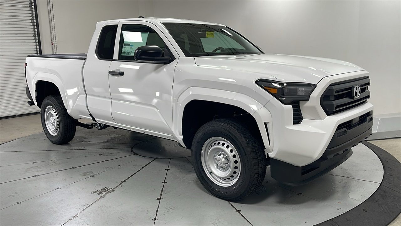 2025 Toyota Tacoma SR XtraCab photo 3